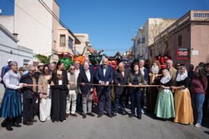Inauguraci&oacute;n de feria en Son Ferriol con alcalde y asistentes