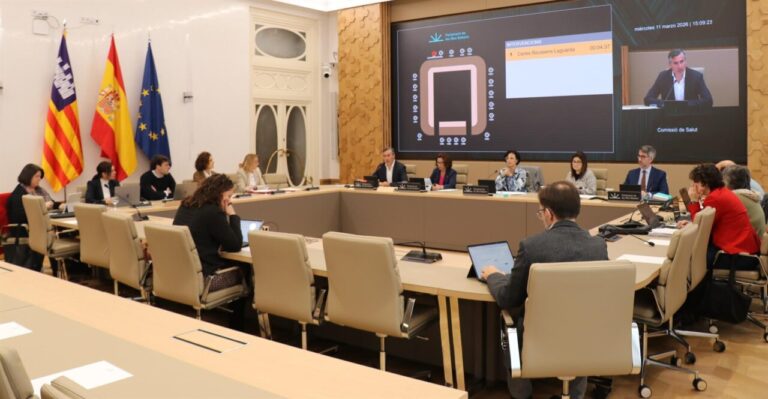 Carles Recasens durante su intervenci&oacute;n en la Comisi&oacute;n de Salud del Parlament