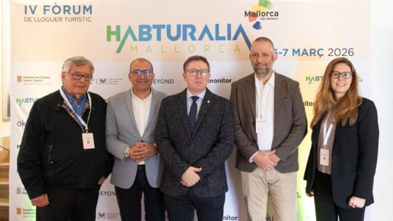 Participantes del IV F&oacute;rum de Alquiler Tur&iacute;stico en Mallorca