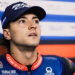 Izan Guevara en el paddock de Moto2 durante el Gran Premio de Brasil