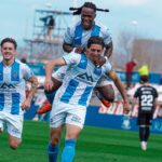 Jugadores del Atlético Baleares celebrando un gol en el campo