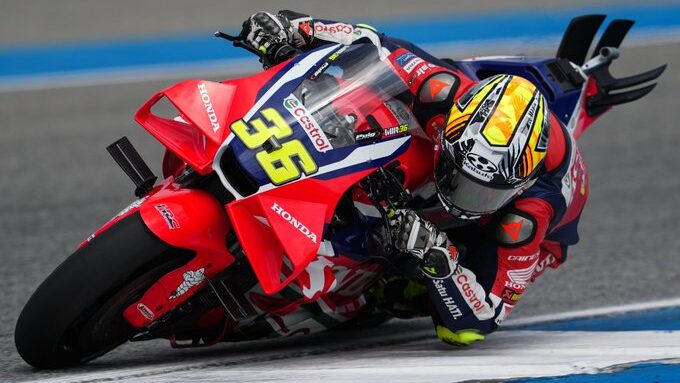 Joan Mir compitiendo en MotoGP con su Honda RC 213 V