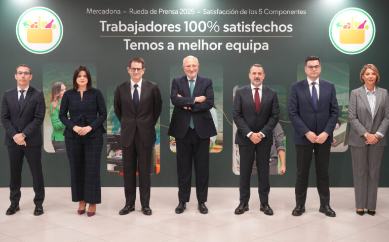 Juan Roig y miembros del Comit&eacute; de Direcci&oacute;n de Mercadona en rueda de prensa