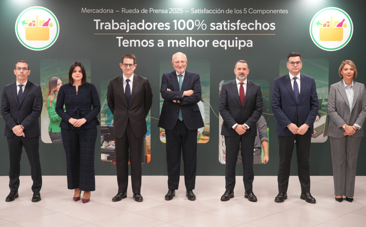 Juan Roig y miembros del Comit&eacute; de Direcci&oacute;n de Mercadona en rueda de prensa