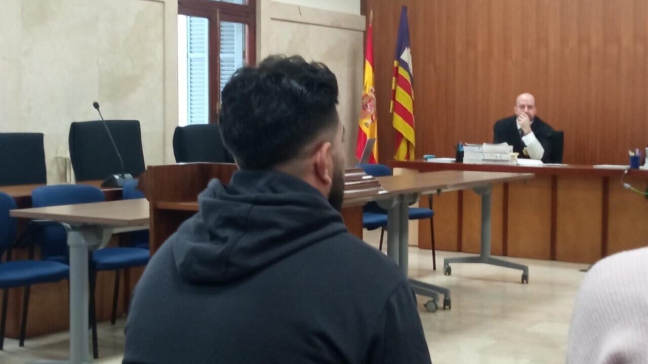 Acepta dos a&ntilde;os de c&aacute;rcel por pegar a su pareja y a la hija de esta en Mallorca