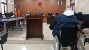 Acusa a su padre de violarla y maltratarla durante 8 a&ntilde;os: "Me abr&iacute;a las piernas y me penetraba"