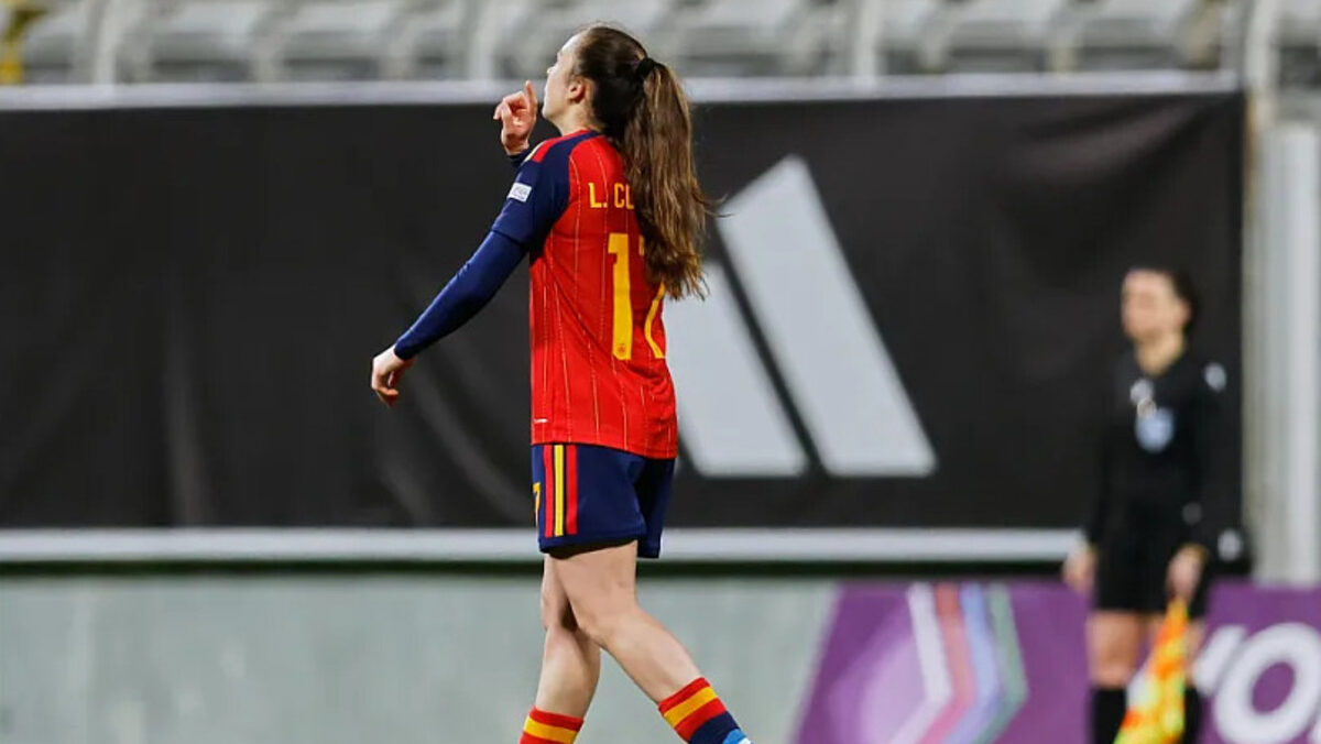 Luc&iacute;a Corrales celebra su primer gol con la selecci&oacute;n espa&ntilde;ola de f&uacute;tbol femenino