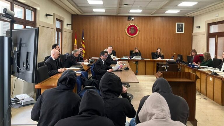 La 'manada de Magaluf' admite la violaci&oacute;n grupal y acepta 72 a&ntilde;os de prisi&oacute;n