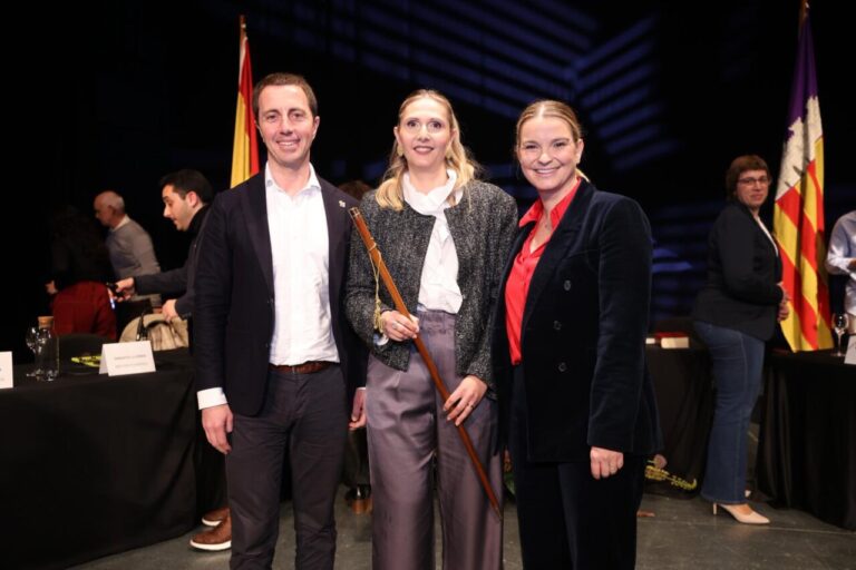Maria Agn&egrave;s Sampol durante su toma de posesi&oacute;n como alcaldesa de Porreres