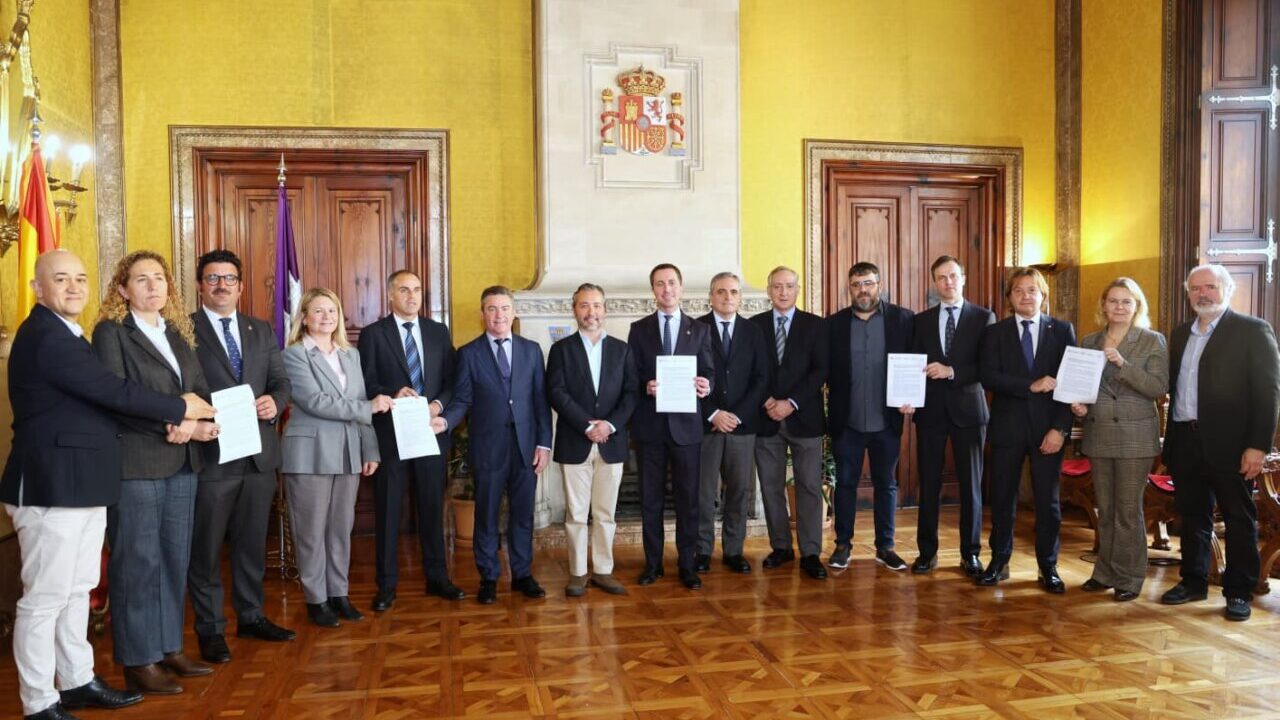 Reuni&oacute;n de representantes pol&iacute;ticos en Mallorca sobre carreteras