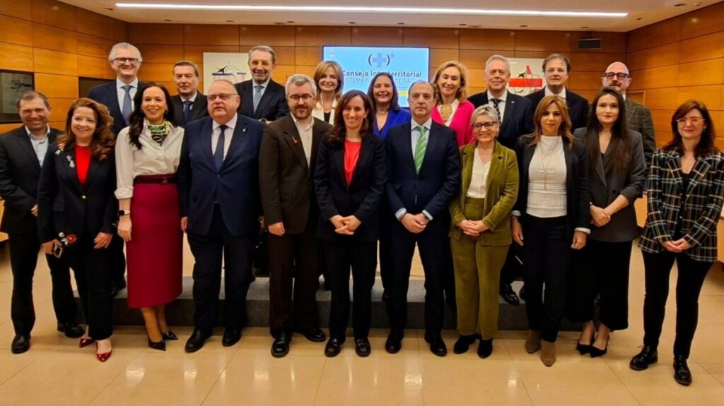 La ministra de Sanidad con consejeros de diferentes comunidades en reuni&oacute;n