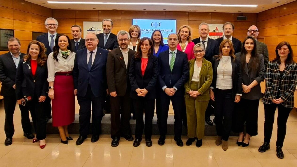 La ministra de Sanidad con consejeros de diferentes comunidades en reuni&oacute;n