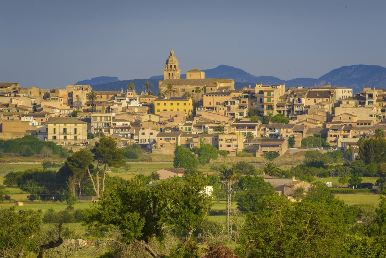 Vista general del pueblo de Montu&iuml;ri en Mallorca