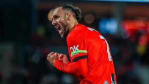 Jugador del RCD Mallorca celebrando un gol con emoci&oacute;n