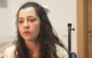 Noelia Castillo, joven con paraplejia, durante una entrevista en el hospital.