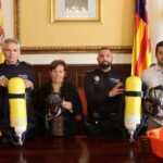 Agentes de la Polic&iacute;a Local de Santany&iacute; con nuevos equipos de respiraci&oacute;n