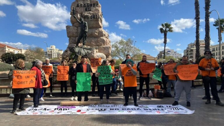 Protesta de la PAH en Palma por derechos de vivienda