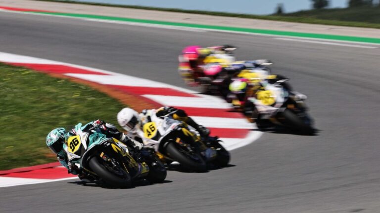 Pakita Ruiz compitiendo en una carrera de motos en Portugal