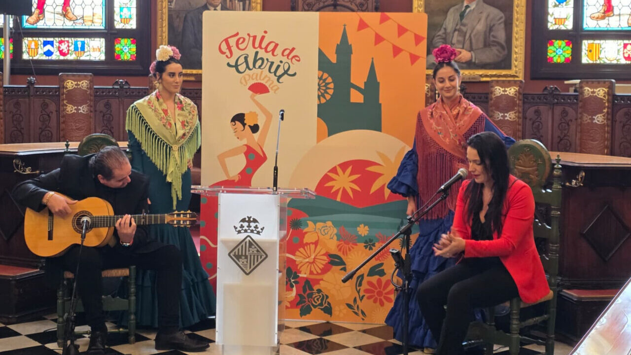 Presentaci&oacute;n de la Feria de Abril en Palma con m&uacute;sica y baile flamenco.