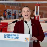 Marga Prohens hablando sobre la igualdad en un evento del 8M