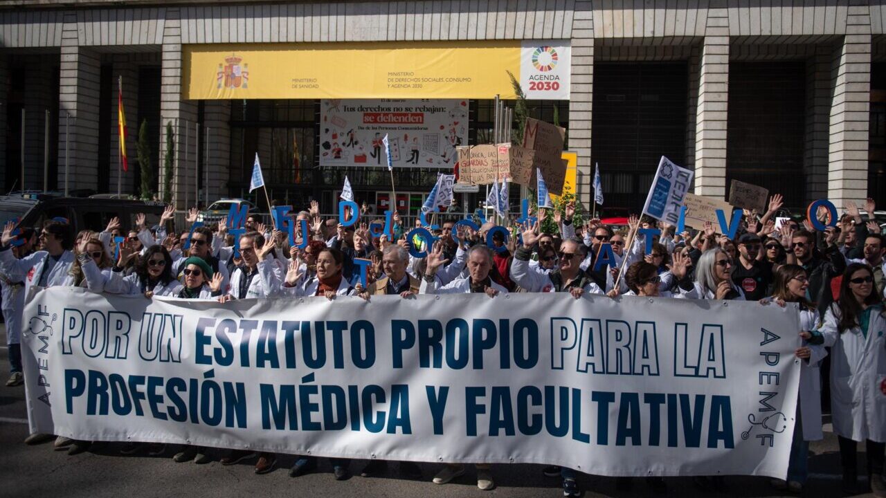 Protesta de m&eacute;dicos en Madrid exigiendo un Estatuto Marco propio