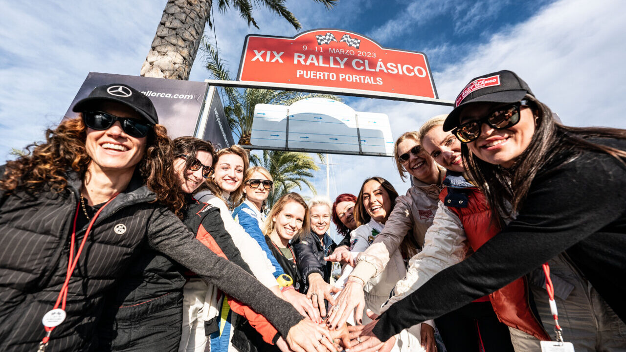 Grupo de mujeres participantes en el rally cl&aacute;sico de Mallorca