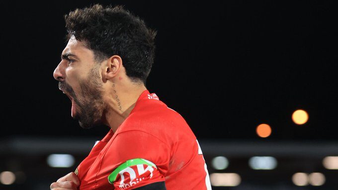 Samu Costa celebrando un gol con el RCD Mallorca en el estadio