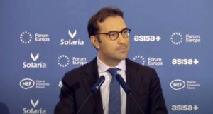 Carlos Cuerpo en un evento del Foro Europa hablando sobre su nuevo cargo