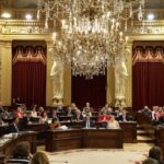 Vista del Parlament de Baleares durante una sesión plenaria sobre migrantes.