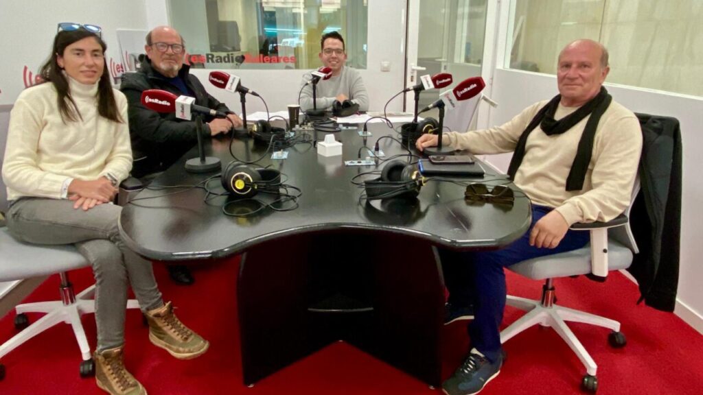 Participantes de la tertulia en el estudio de EsRadio