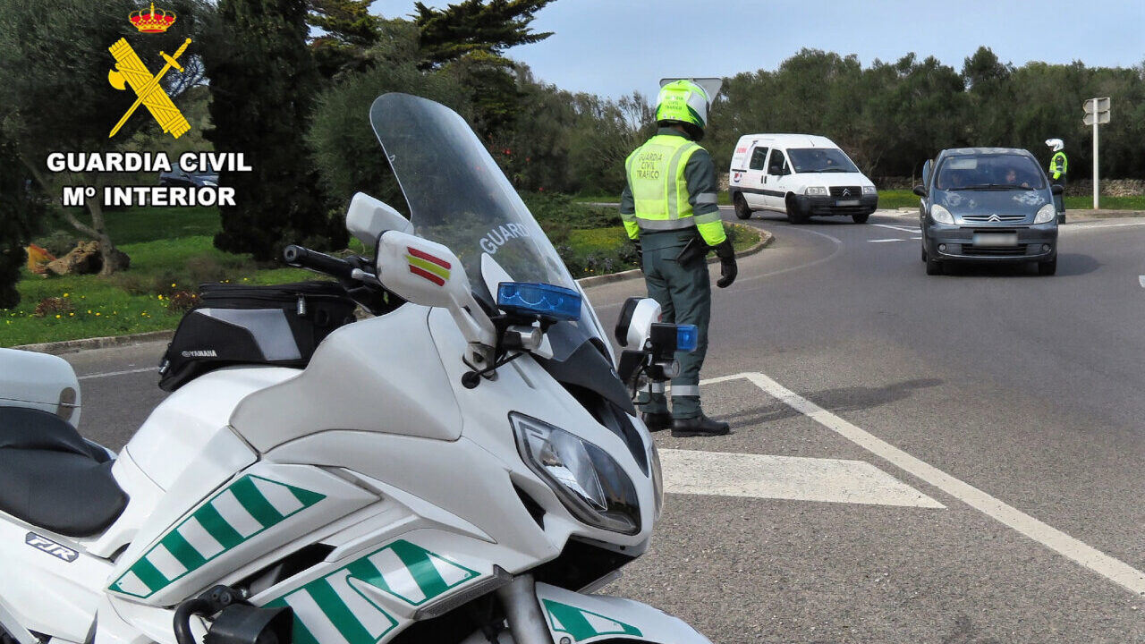 Se enfrenta a una multa de hasta 30.000 euros por avisar de un control policial
