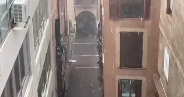 Vista de una calle en Palma durante una tromba de agua intensa
