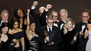 Equipo de la pel&iacute;cula Una batalla tras otra celebrando en los Oscars 2026