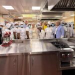 La presidenta Marga Prohens con estudiantes en el centro Infotep de República Dominicana