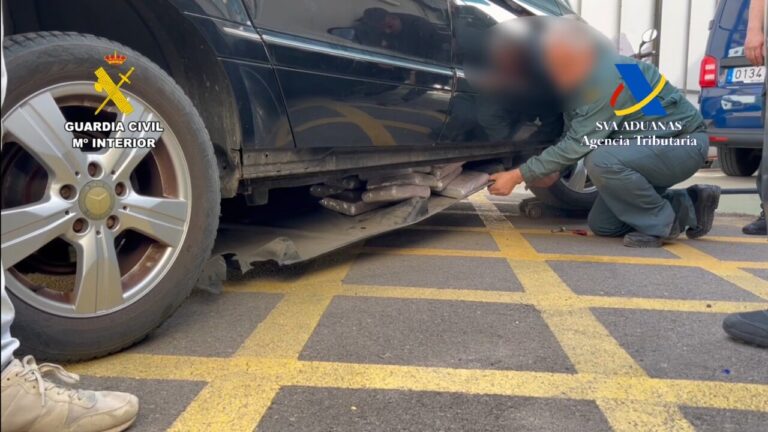 Detenido por ocultar 20 kilos de droga en un doble fondo de su coche