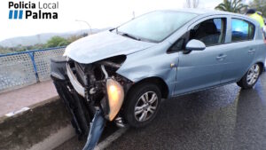 Aparatoso accidente: un conductor borracho se estampa contra un muro en Son Rapinya