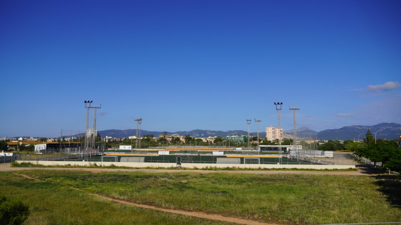 Vista de las gradas del campo de f&uacute;tbol Nova Cabana en Marratx&iacute;