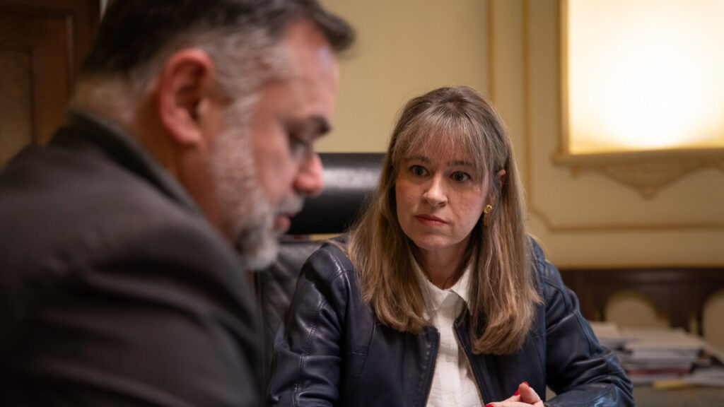 Catalina Barcelo durante una entrevista en su oficina.