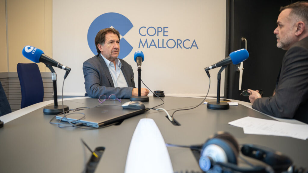 Xavier Bonet durante una entrevista en Cope Mallorca