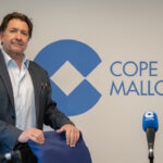 Xavier Bonet posando en el estudio de Cope Mallorca