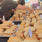 Mesa con numerosos llonguets en la Fira del Llonguet en Es Pil&middot;lar&iacute;