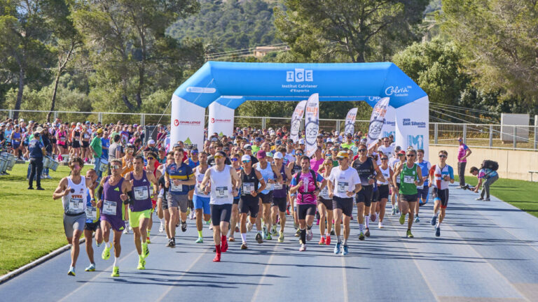 Atletas corriendo en la Media Marat&oacute;n de Magaluf 2026