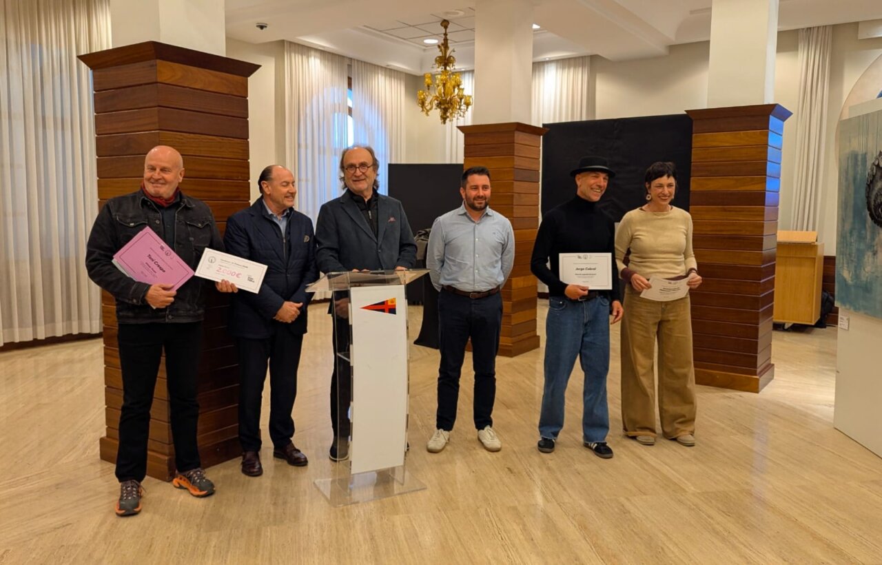 Toni Crespo y otros artistas en el certamen de pintura en Palma