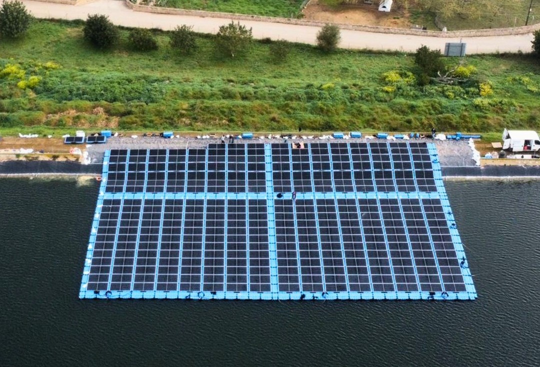 Instalaci&oacute;n fotovoltaica flotante en Inca sobre una balsa de riego
