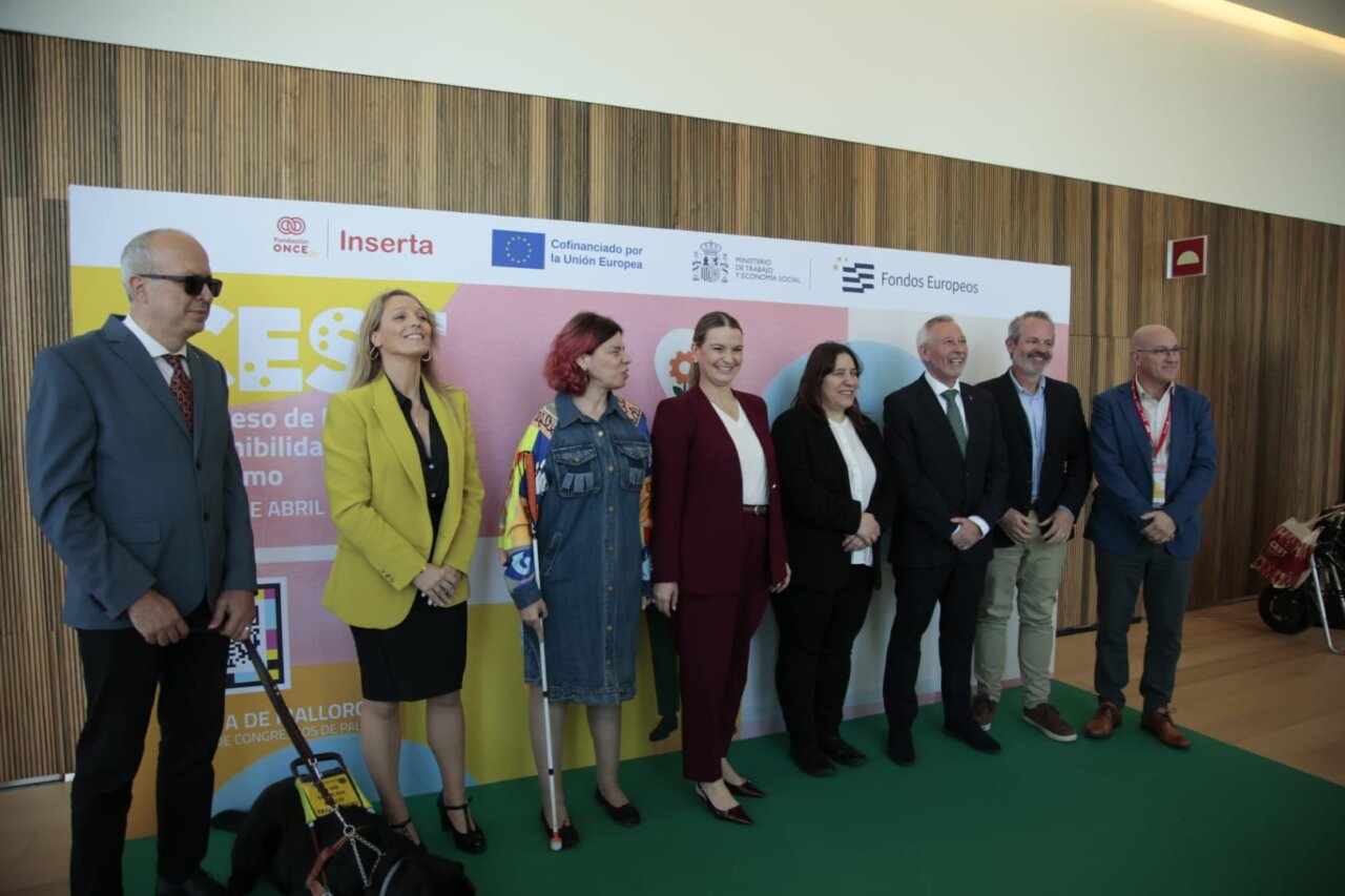 Grupo de personas en el congreso sobre turismo inclusivo en Palma