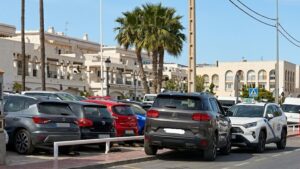 Detenido un conductor sin carnet tras chocar contra un taxi y fugarse