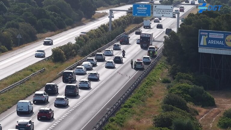 Un accidente en la autopista de Llucmajor provoca un atasco kilom&eacute;trico