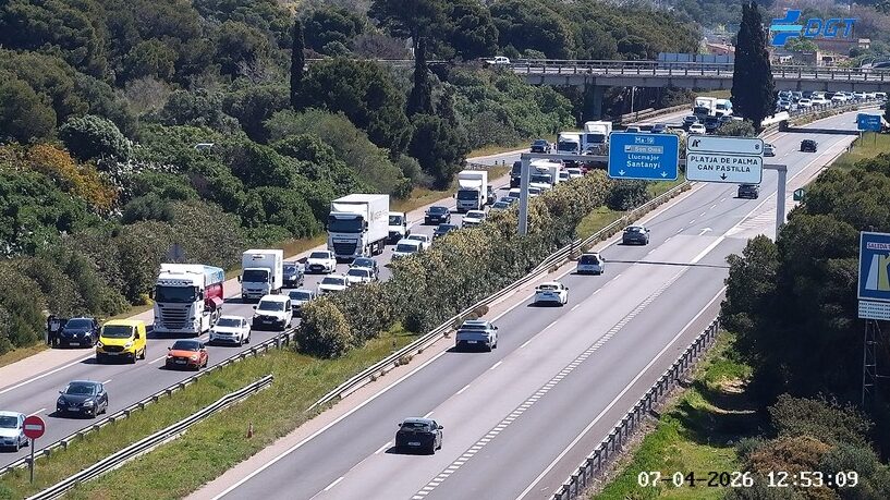 Un accidente provoca un atasco kilom&eacute;trico en la V&iacute;a de Cintura