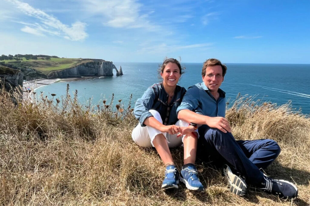 Jos&eacute; Luis Mart&iacute;nez-Almeida y Teresa Urquijo disfrutando de una boda en Mallorca