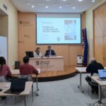 Presentaci&oacute;n sobre el an&aacute;lisis econ&oacute;mico de las Illes Balears en una sala